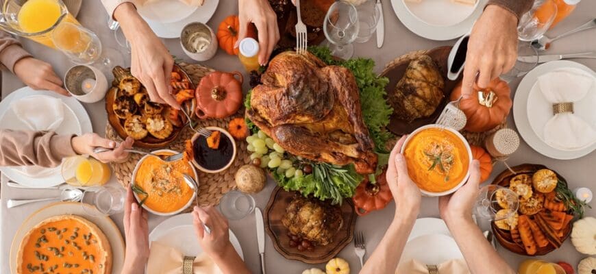 Happy,Family,Having,Dinner,At,Festive,Table,On,Thanksgiving,Day,